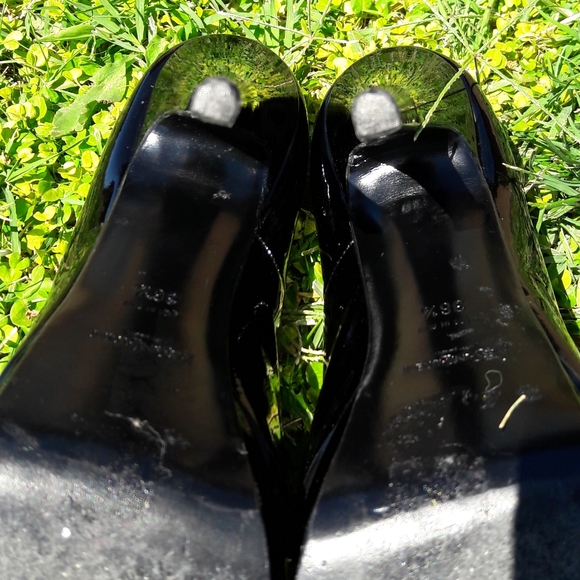 Yves Saint Laurent Black Patent Leather Heels - Picture 9 of 13